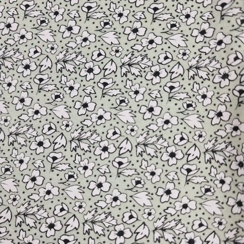 Robe Sans marque 5/6 ans – Fond vert à fleurs blanches et noires – Image 3